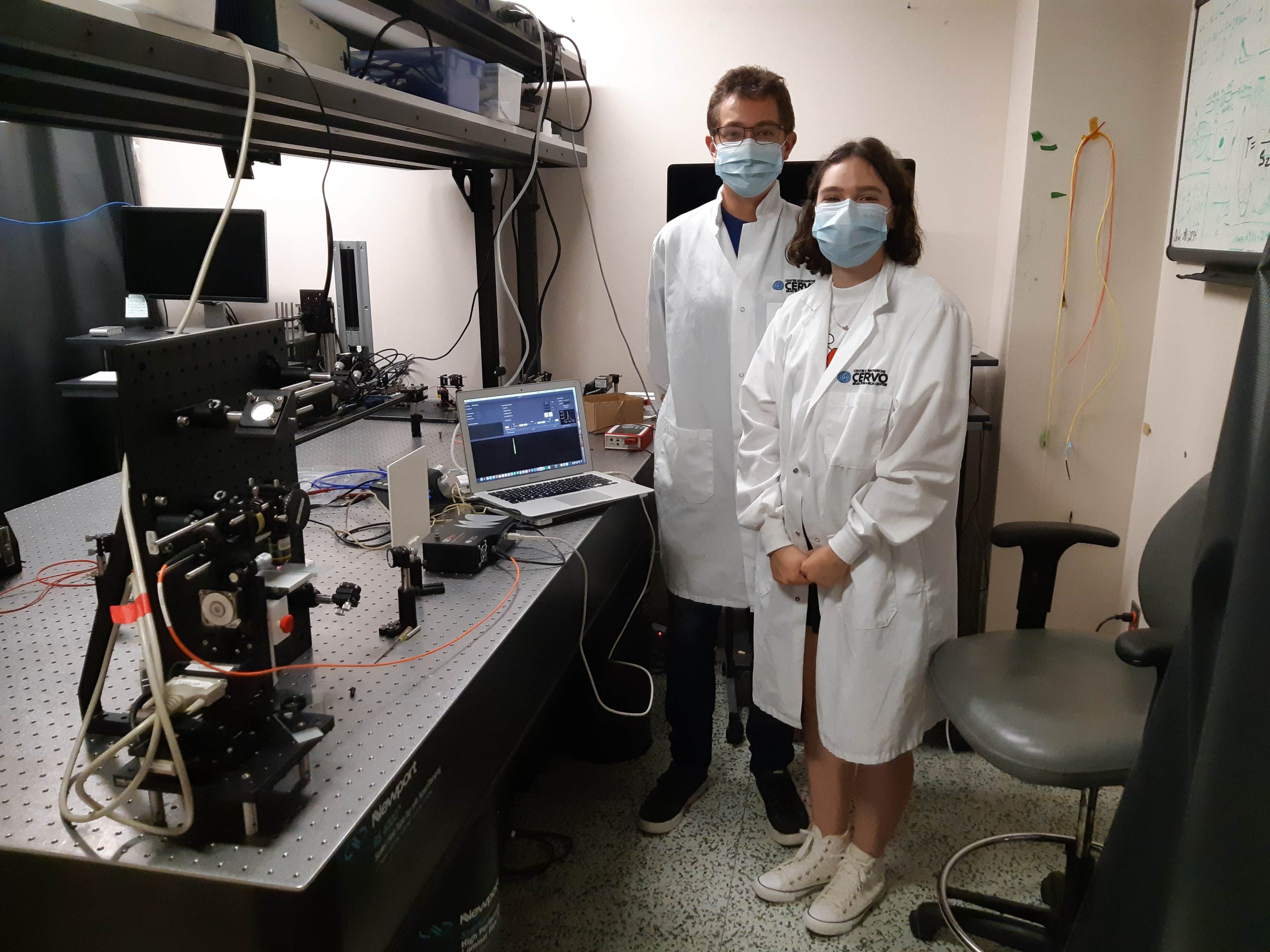 The hyperspectral Raman microscope of our trainees Justine and Benjamin is making great progress!